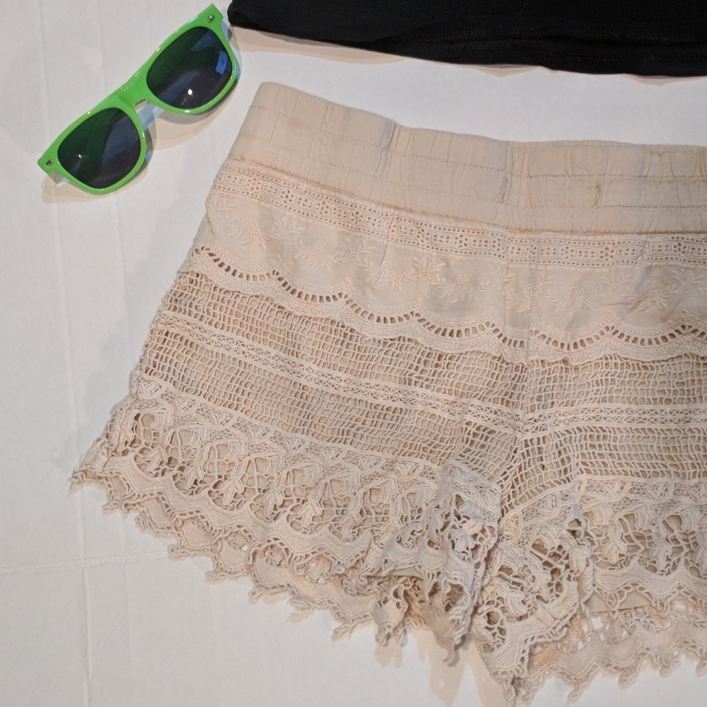 No Boundaries Lace Khaki Shorts - M